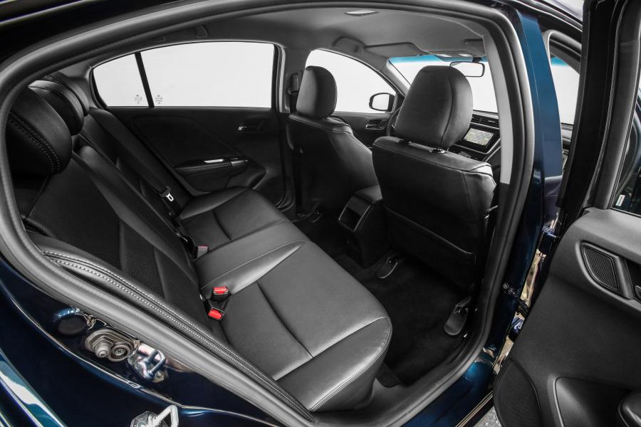 Интерьер Honda City 2018 года  (LA) (фото 3 из 11)